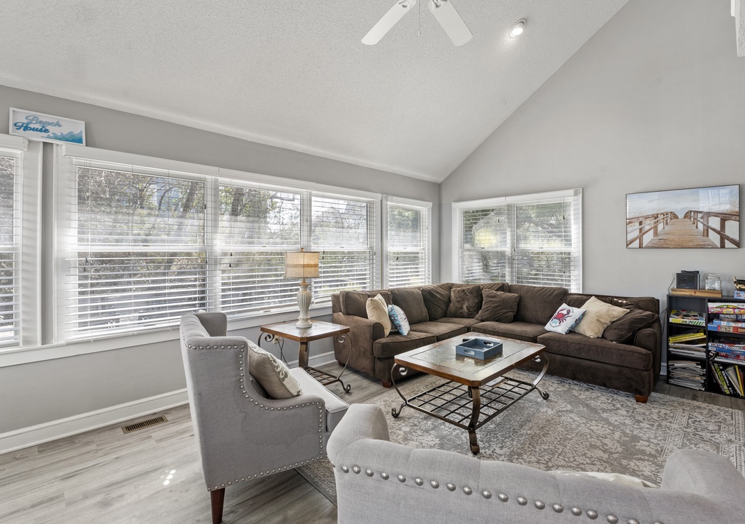 R59: Sea Rise | Main Level Living Area