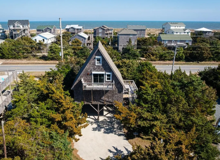 HIAV10: Beach Chalet