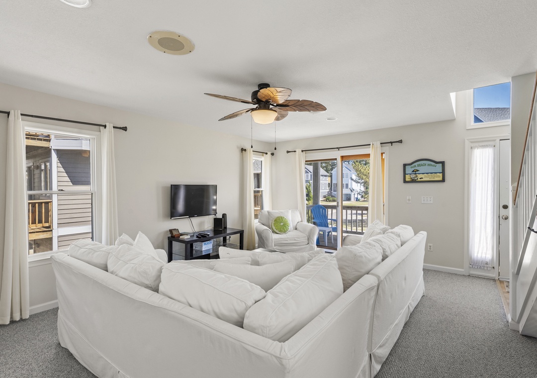 CL21M: Corolla & Lime | Mid Level Living Area