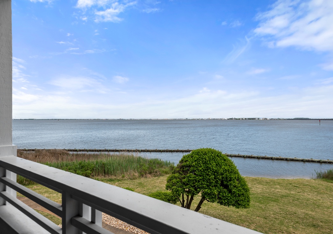 PC915: Pirates Cove 915 l Deck View