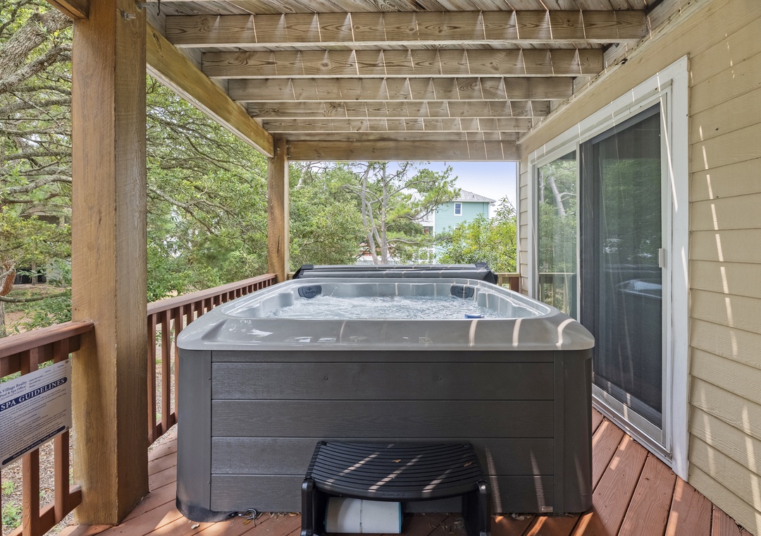 Dolphin's Cove: Hot Tub