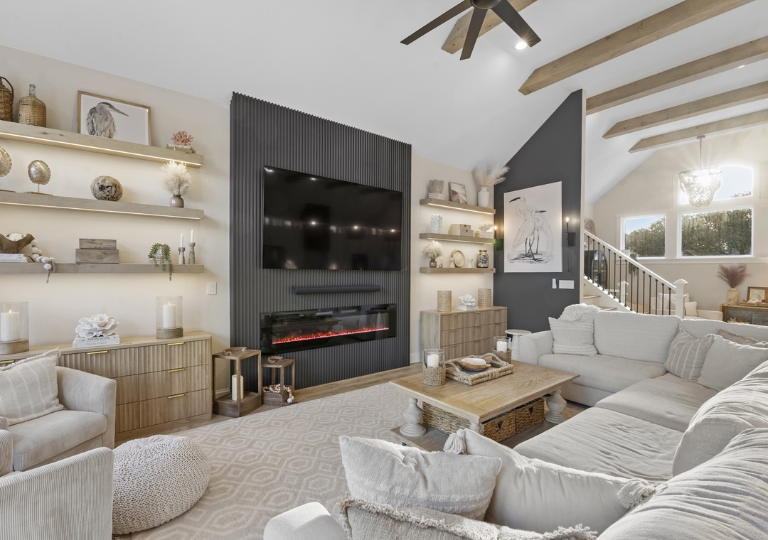 CC091: The Pink Cabana | Top Level Living Area