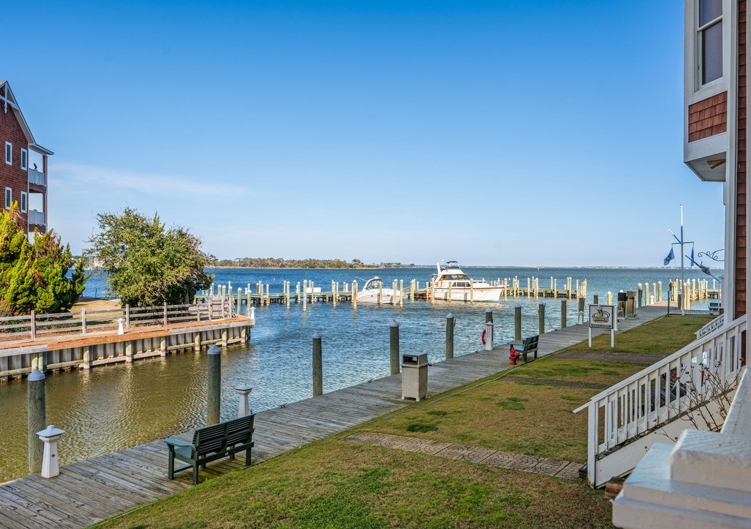 SBC1104: Shallowbag Bay 1104 | Deck View