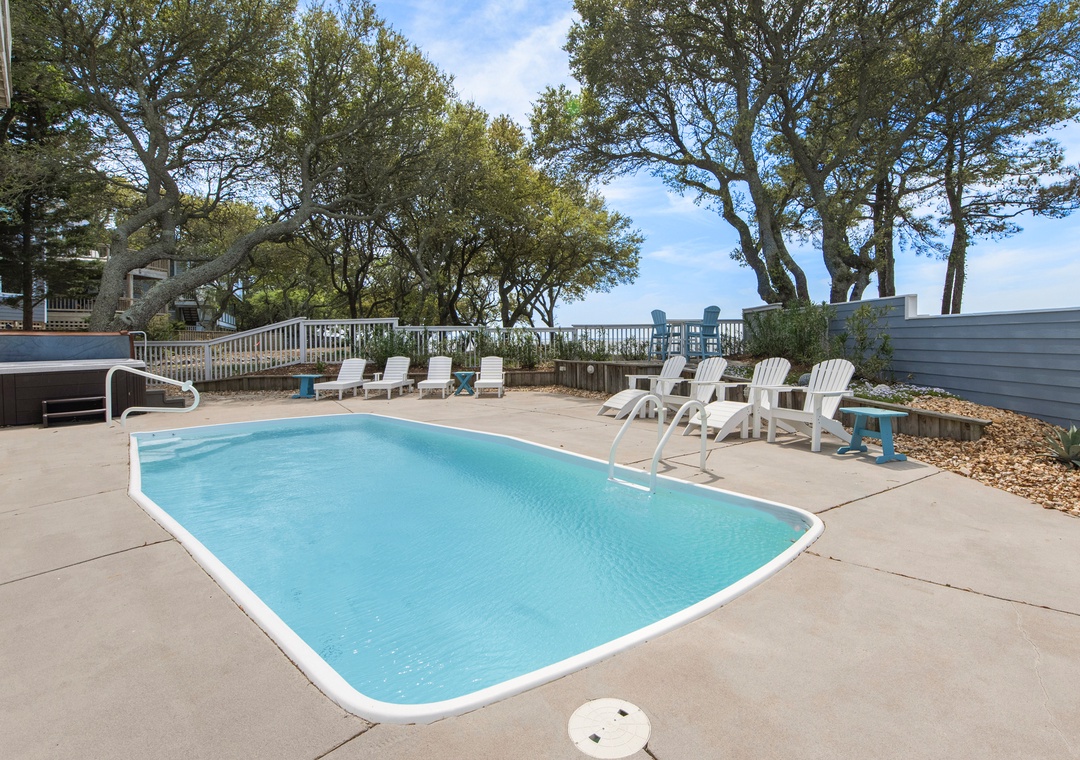 CL505: Sound & Sol | Pool Area w/ Hot Tub