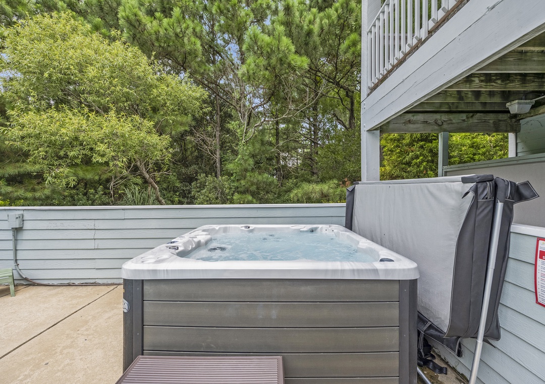 Birdie and Beach | Hot Tub