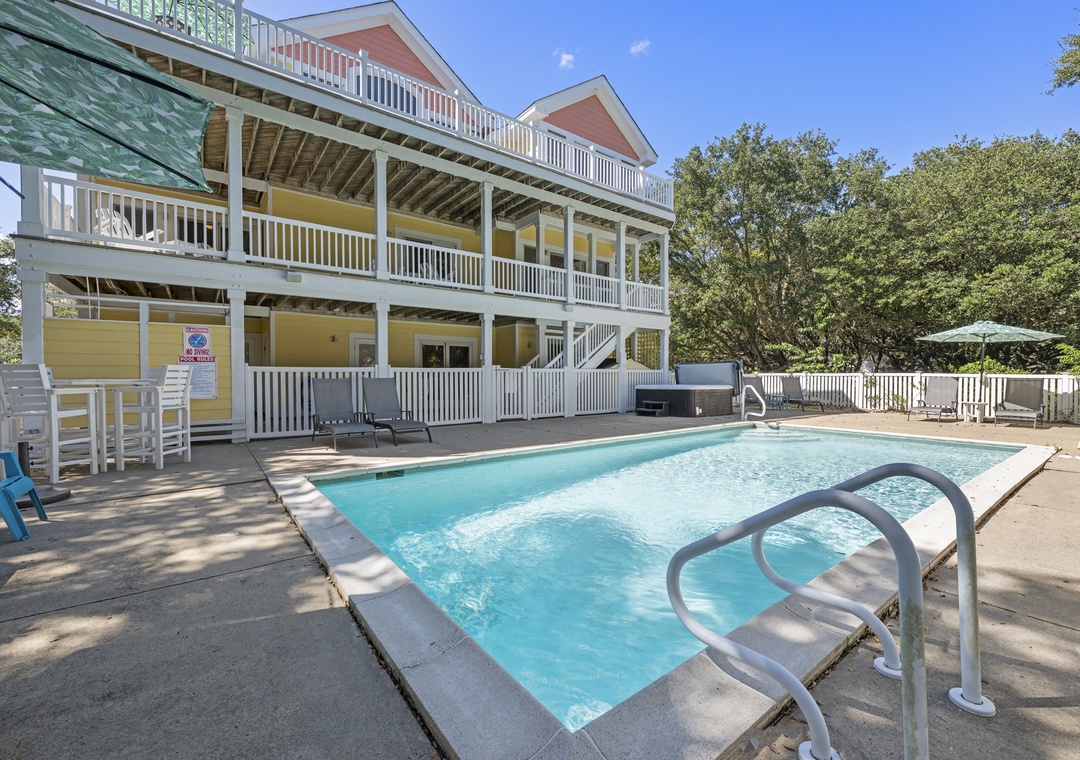 CC298: Parrothead Manor | Back Exterior