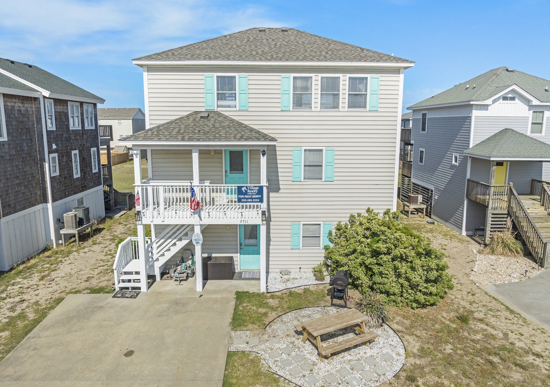 GR3611: Beach Bum'n | Front Exterior
