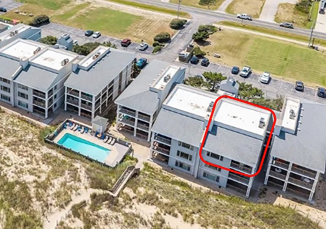 DS302: The Sandbar | Exterior and Community Pool