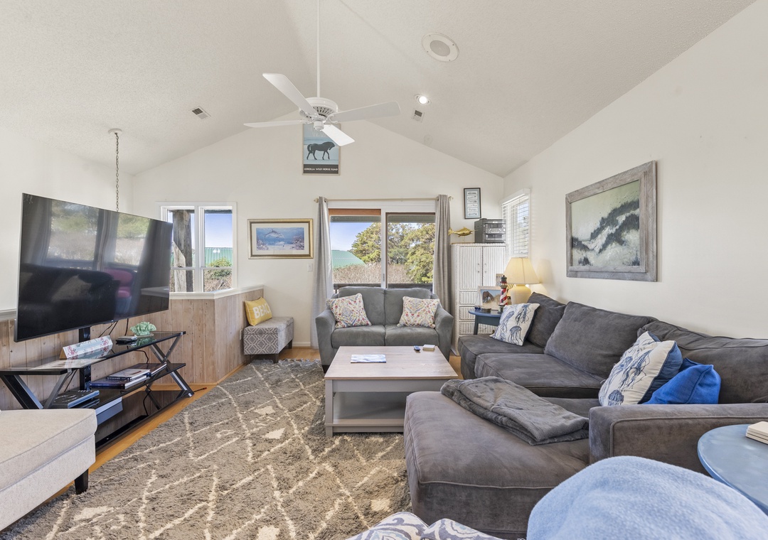 CL03M: Corolla-de-Light | Top Level Living Area