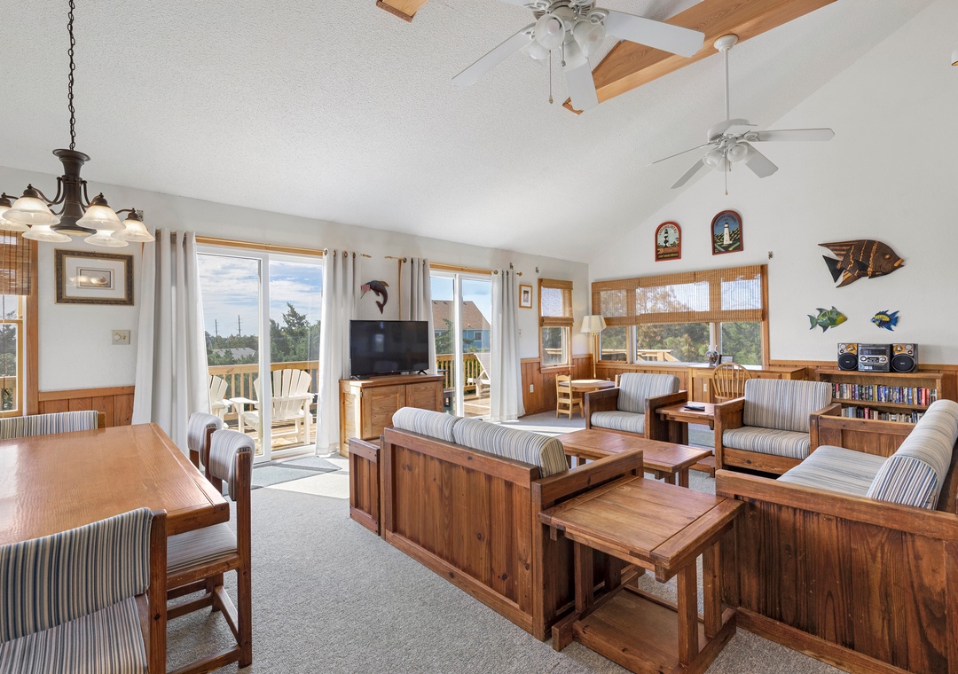 Luna Vista | Top Level Living Area