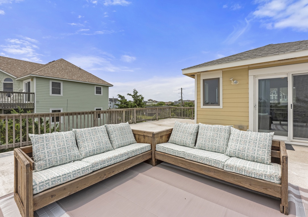 Yellow Submarine: Top Deck with Ocean Views