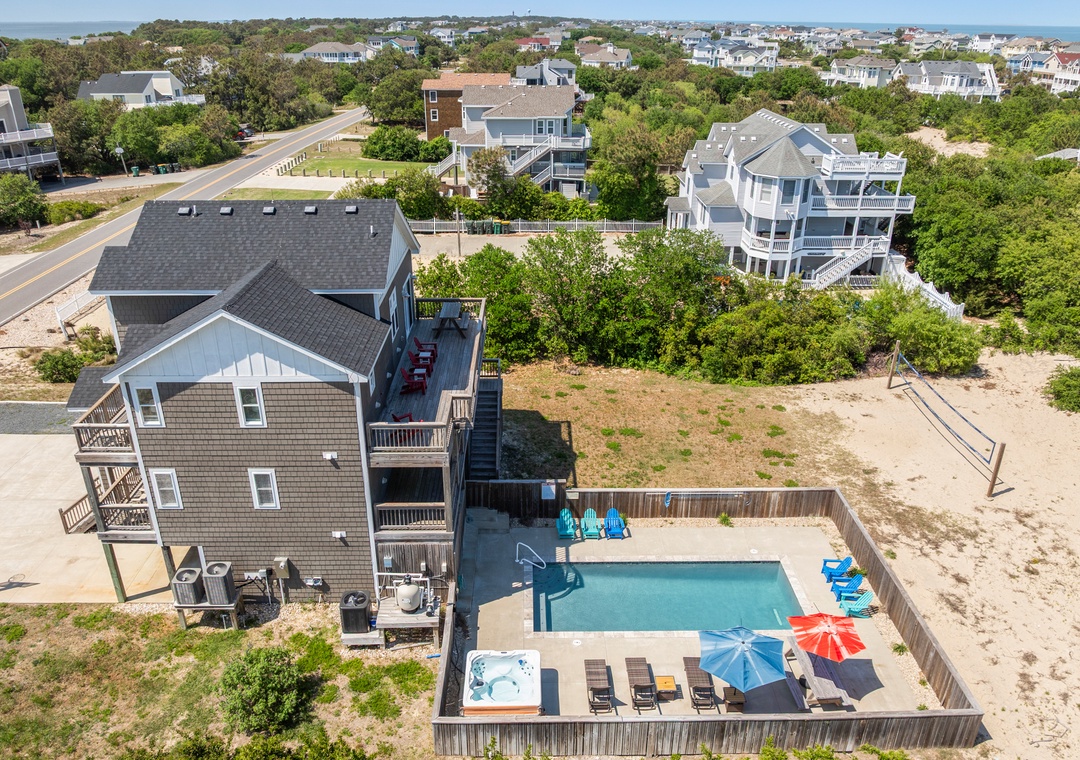 WH507: Wild Sea Horse | Backyard w/ Private Pool, Hot Tub & Volleyball Court