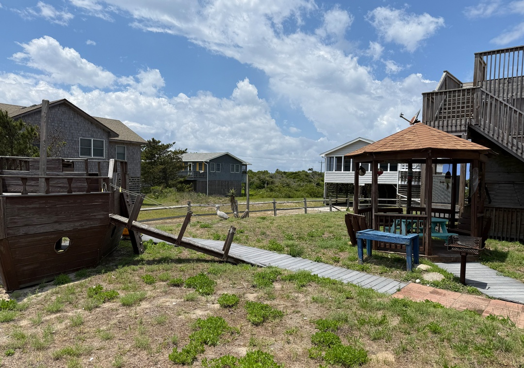 SN0823B: Sammy's Sandbox - Outside