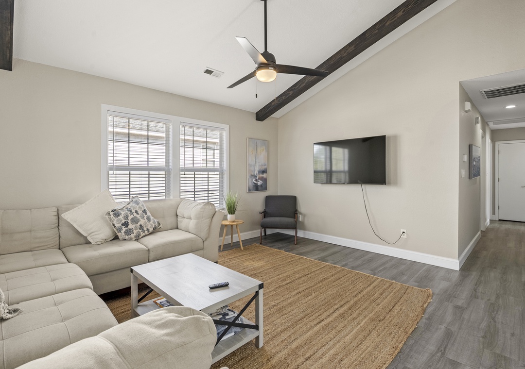 KDS9703: KDH & Chill | Living Area