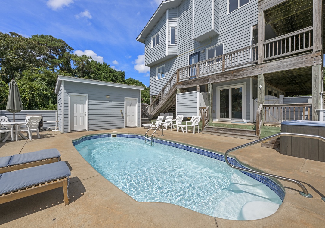 DU412: Dock Holiday | Pool Area