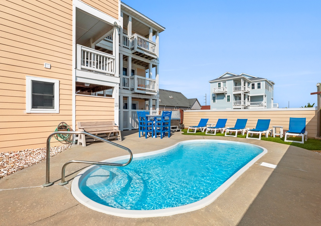 NH3310: Chasing the Sun | Private Pool Area