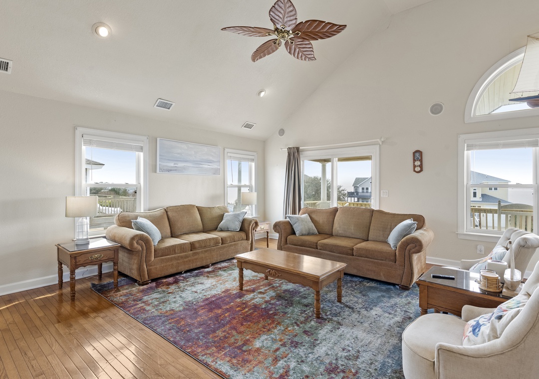 KDN9915: Sounds Like A Plan | Top Level Living Area