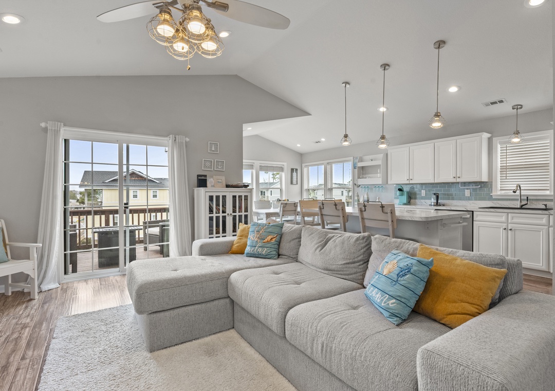 CH937: Sounds About Wright | Top Level Living Area