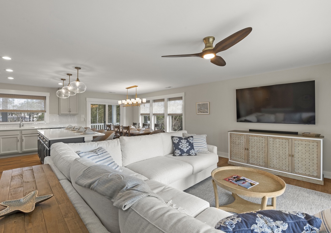 CC136: Breezy Does It | Top Level Living Area