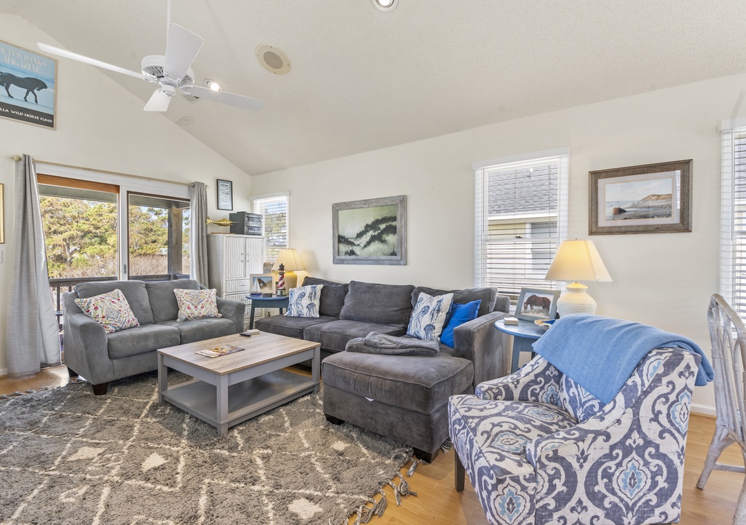 CL03M: Corolla-de-Light | Top Level Living Area