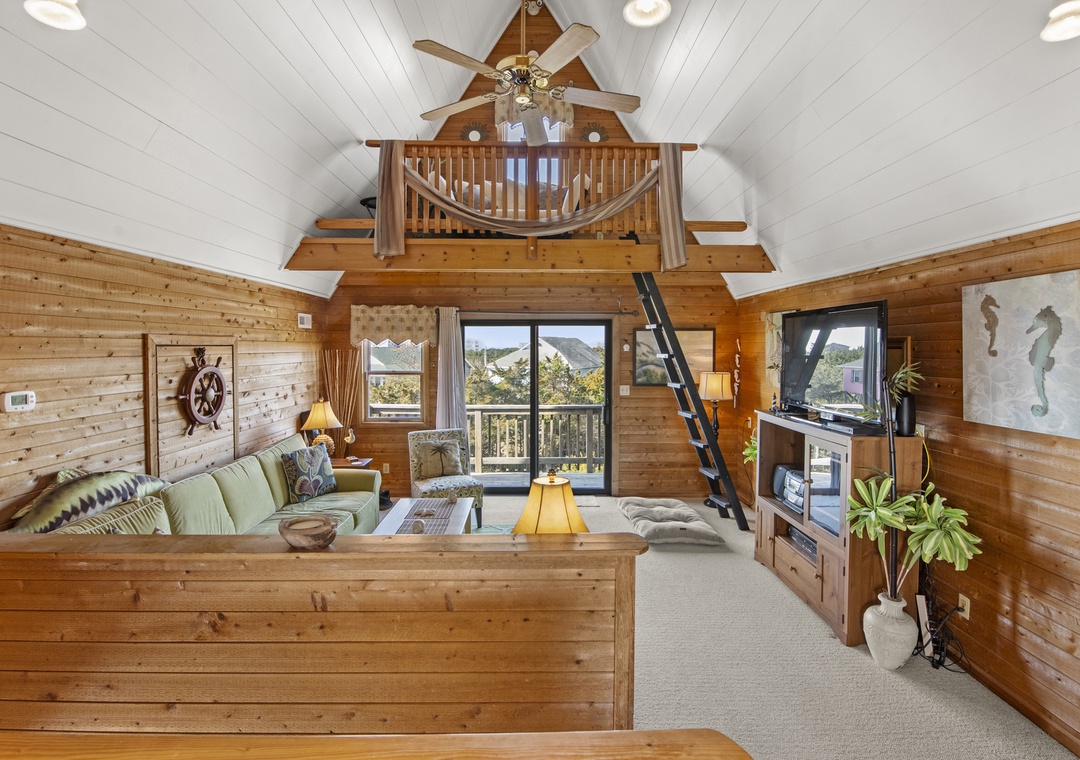 HIAV10: Golden Road Retreat | Top Level Living Area Loft