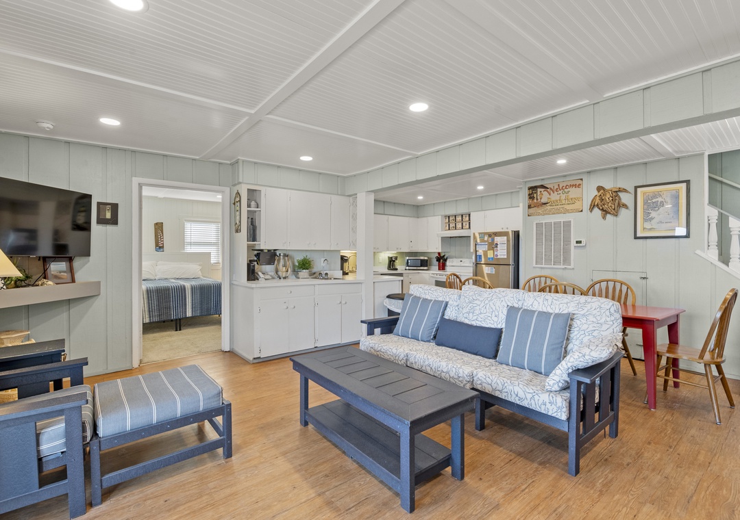 KDS0619: Home Away l Mid Level Living Area