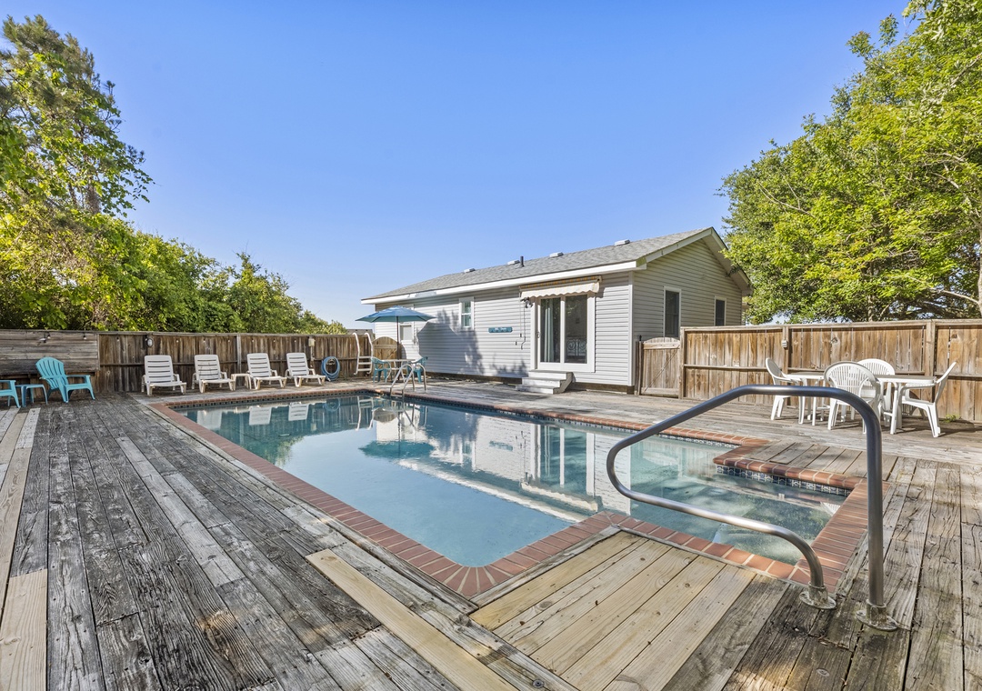 KH2970: Ocean Breeze N Tees | Exterior w/ Private Pool