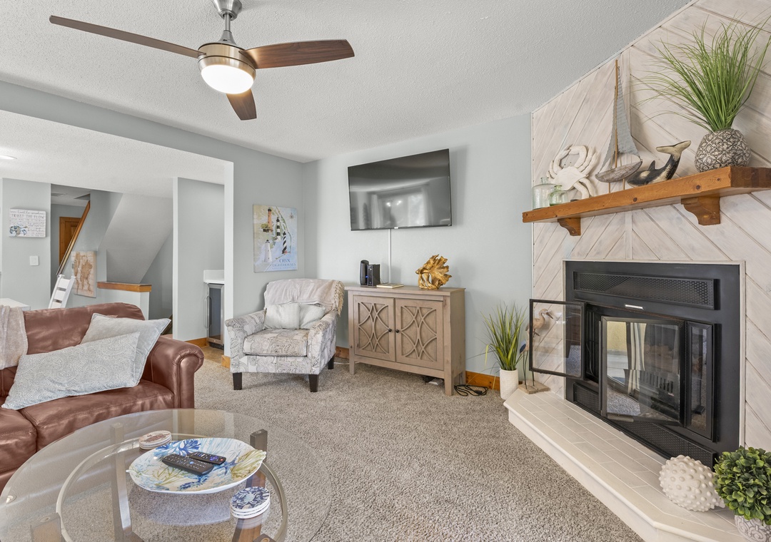 QE6: OBXcitement l Mid Level Living Area - Fireplace Not Available For Guest Use