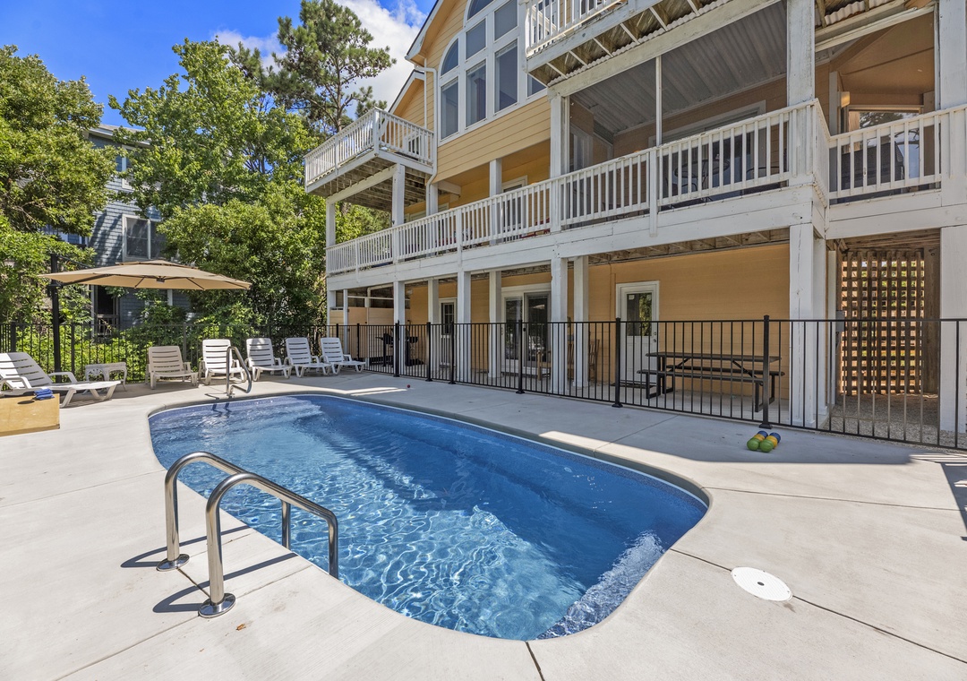 M886: Sounds Good to Me | Private Pool Area