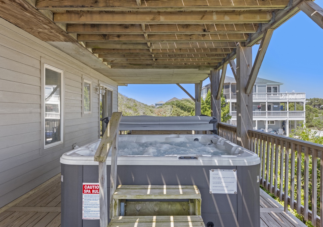 DU411: Mermaid Shade | Mid Level Covered Deck With Hot Tub