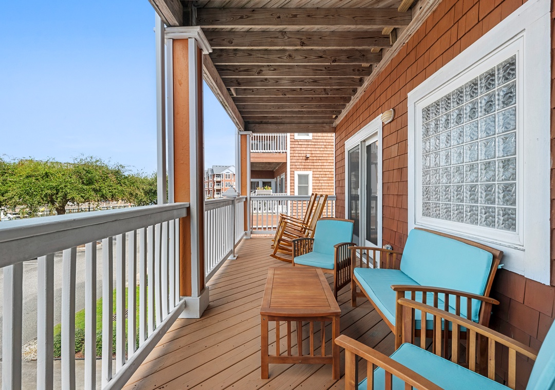 Labrador's Watch | Front Deck