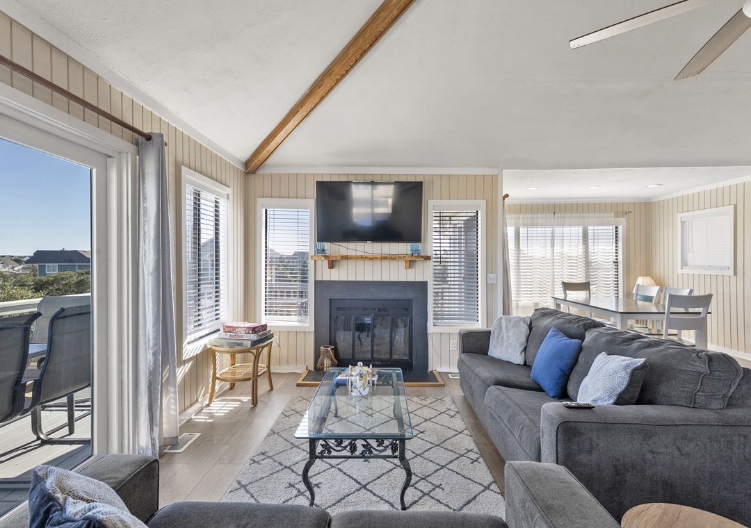 OSN06: Sunshine and Whiskey | Top Level Living Area