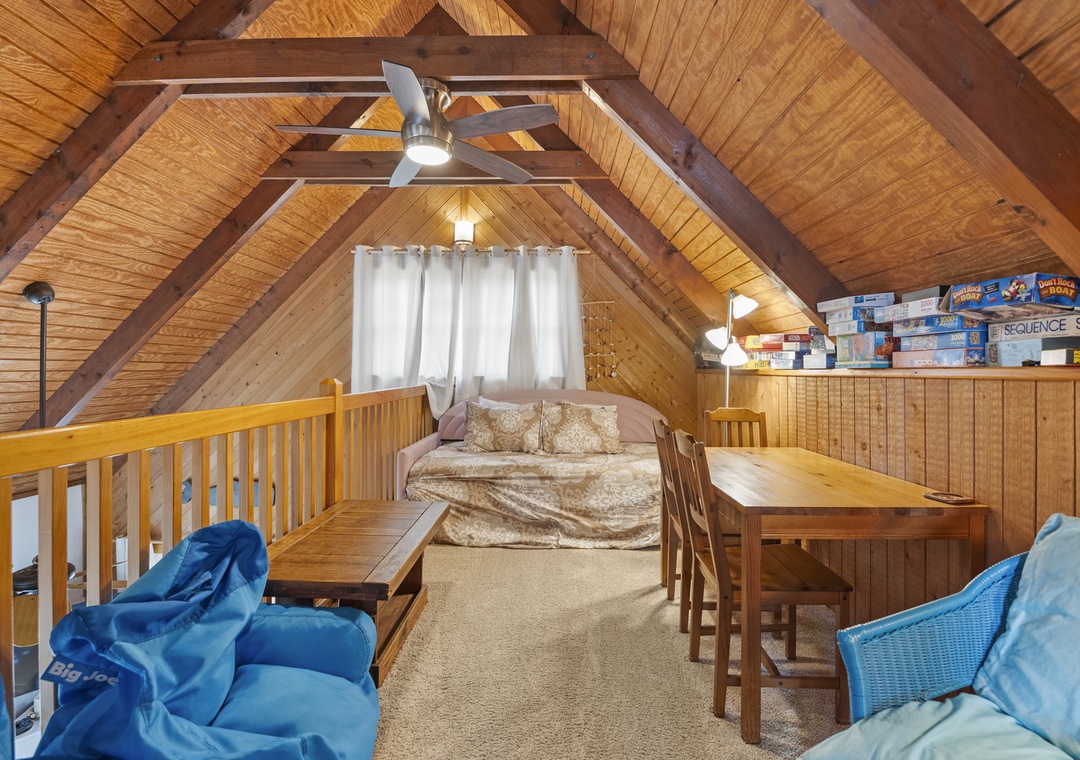 Eureka: Loft with Daybed