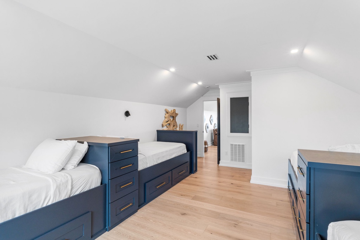 Two cozy twin beds dressed in crisp white linens offer your group flexibility and comfort. The stylish navy furniture and warm wood floors create a welcoming retreat after your adventures.