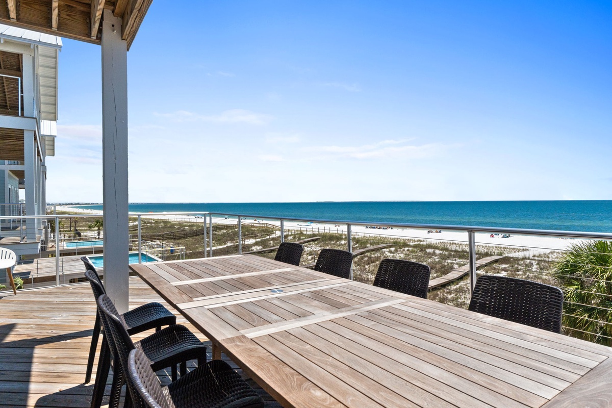 Dine al fresco with stunning Gulf views from your private beachfront deck. The spacious table seats the whole group while you breathe in salty air and soak up the coastal sunshine.