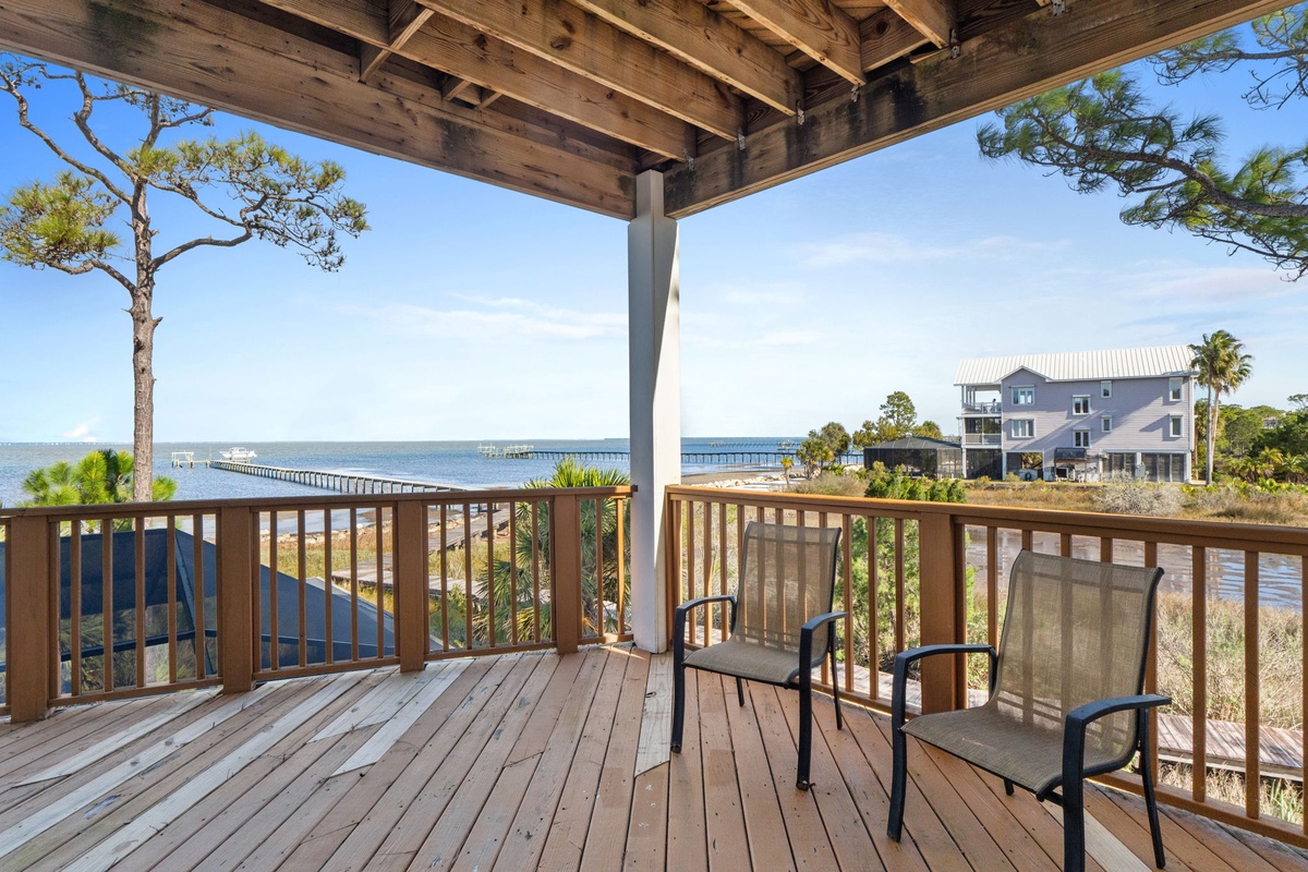 Relax on your private deck with stunning water views and gentle sea breezes flowing through.