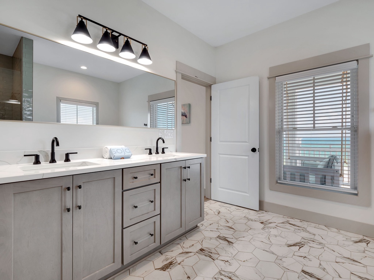 77-web-or-mls-P4722405