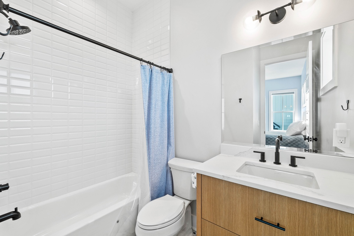 Queen Bedroom En Suite