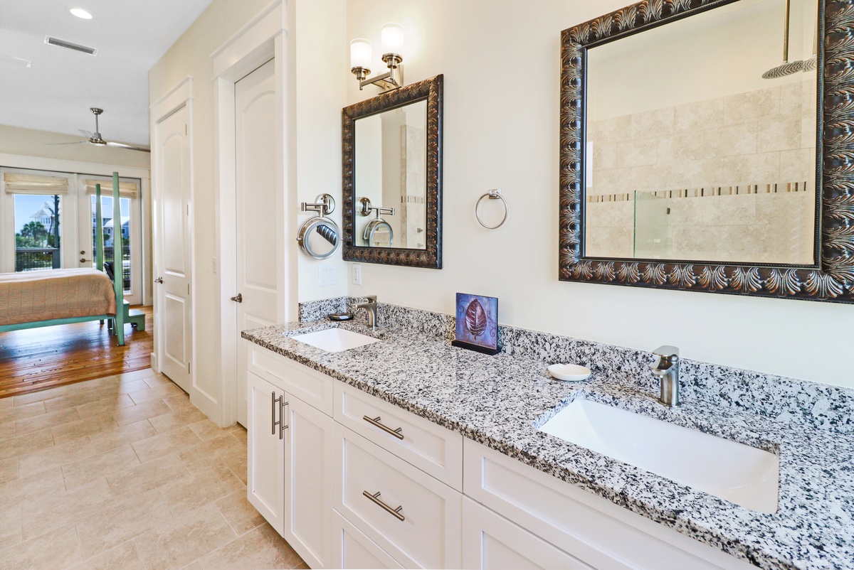 master bath 1st floor 4