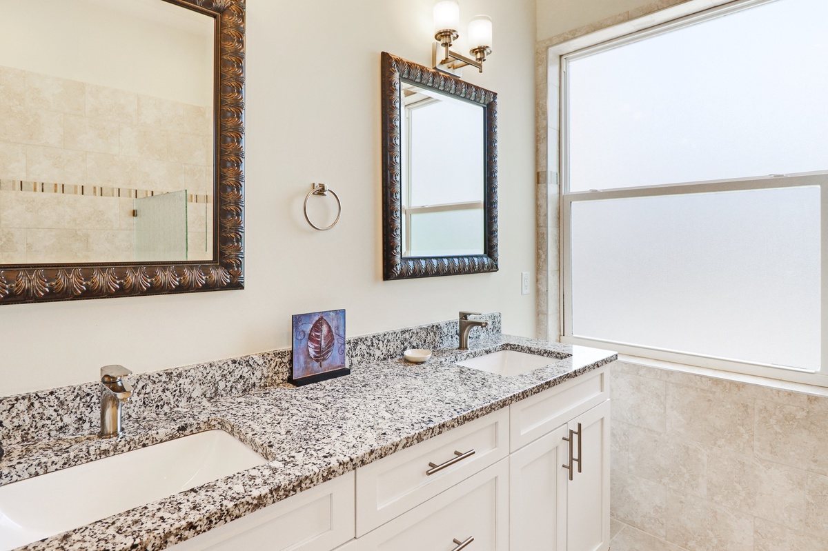 master bath 1st floor 1