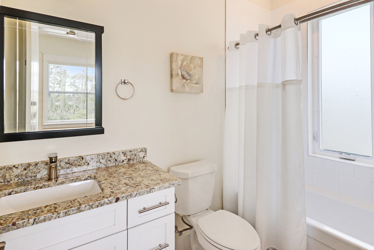 queen bath 1st floor 1