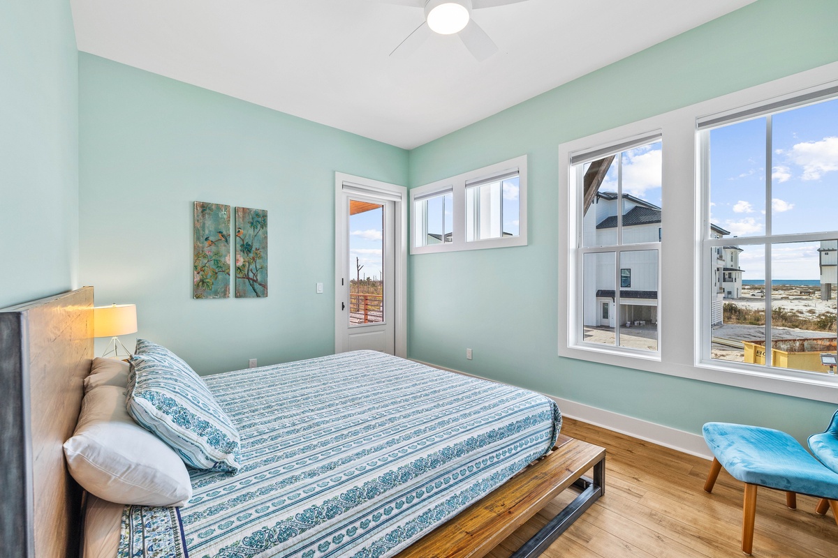 King Bedroom w/ En suite and Private Balcony