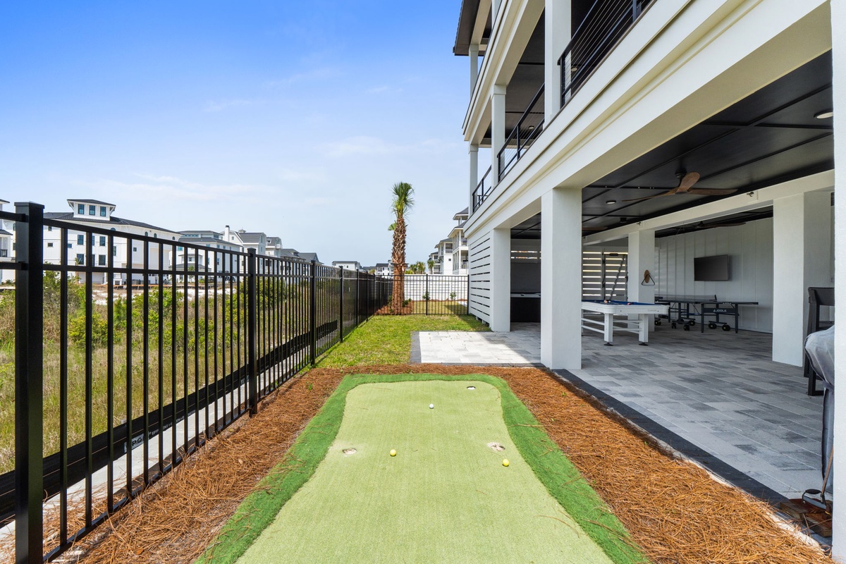 Practice your putting on your own private mini-golf green, then relax under the covered patio with friends and family nearby.