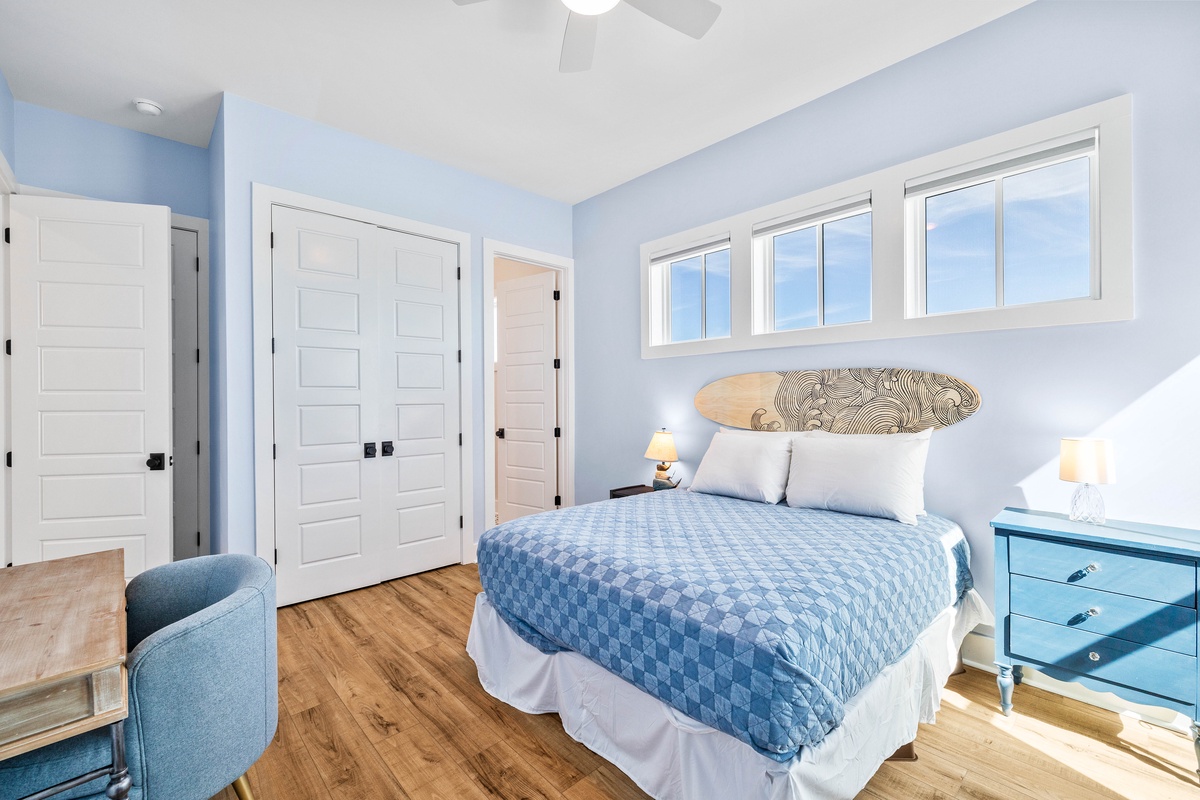 Queen Bedroom w/ En Suite