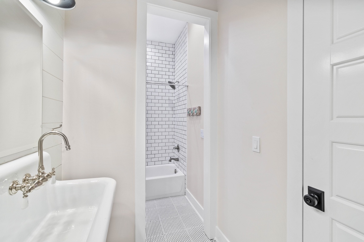 Queen Bedroom En Suite