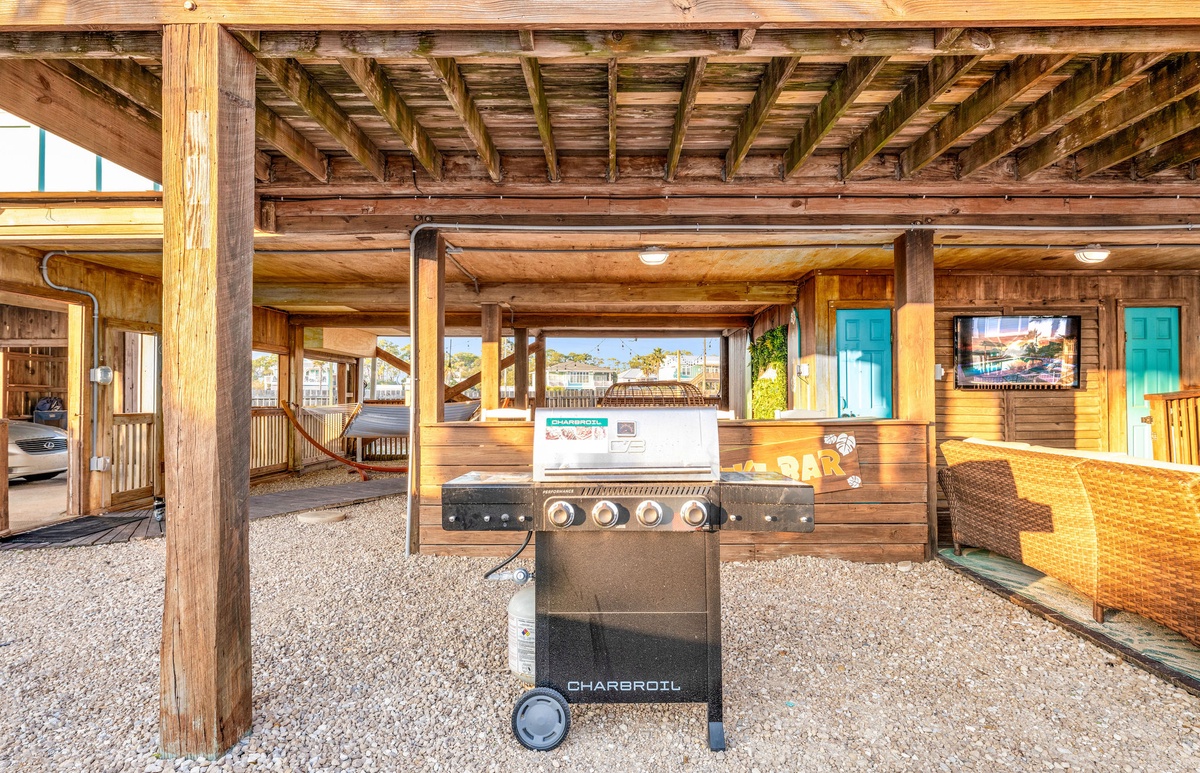 Fire up the grill on your private covered patio and savor outdoor dining with stunning water views as your backdrop.