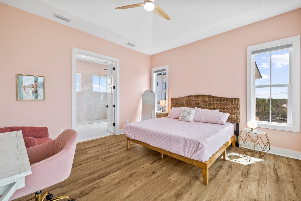 King Bedroom w/ En suite