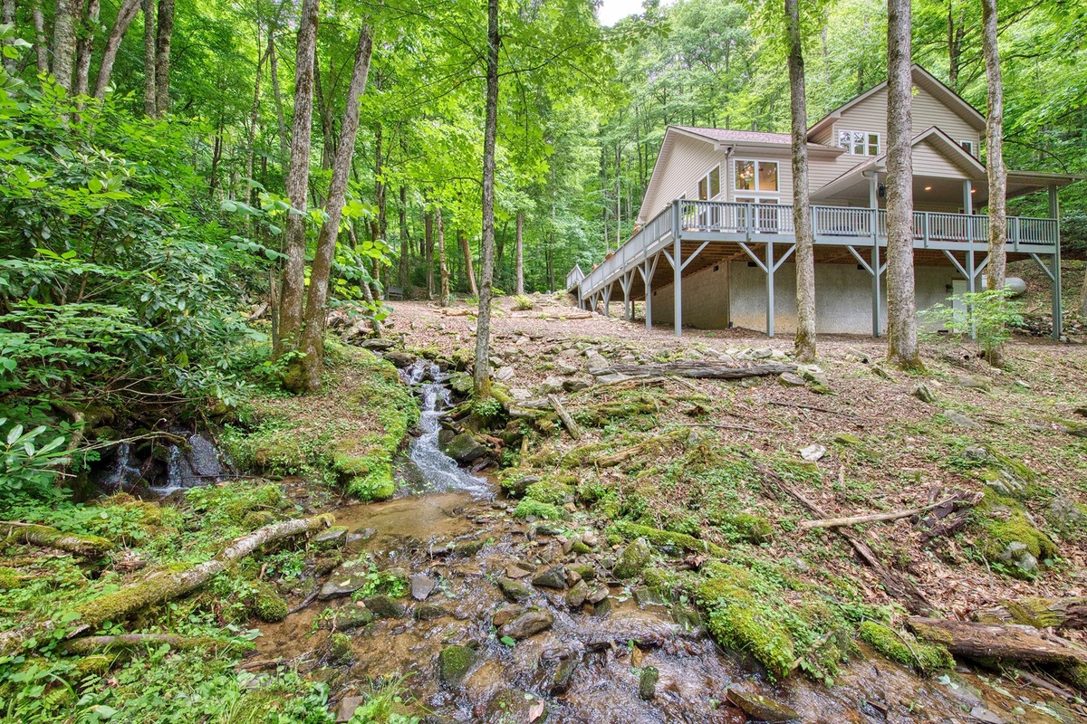 Creek running through Woodland Escape