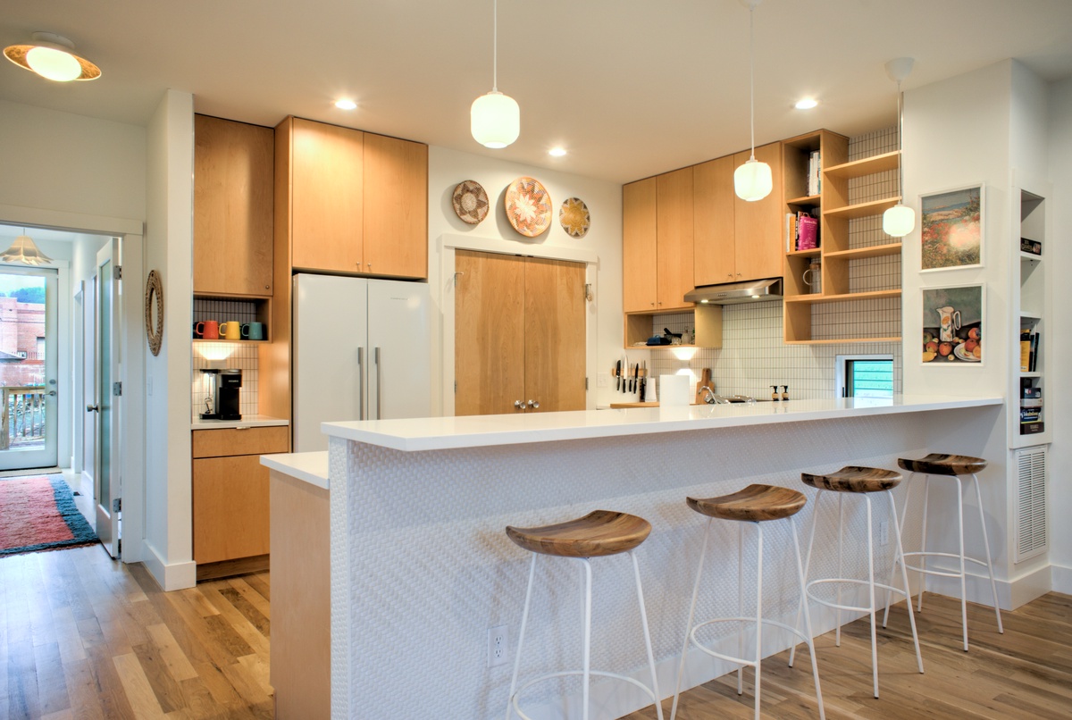 Chef's Kitchen w/ Breakfast Bar Seating