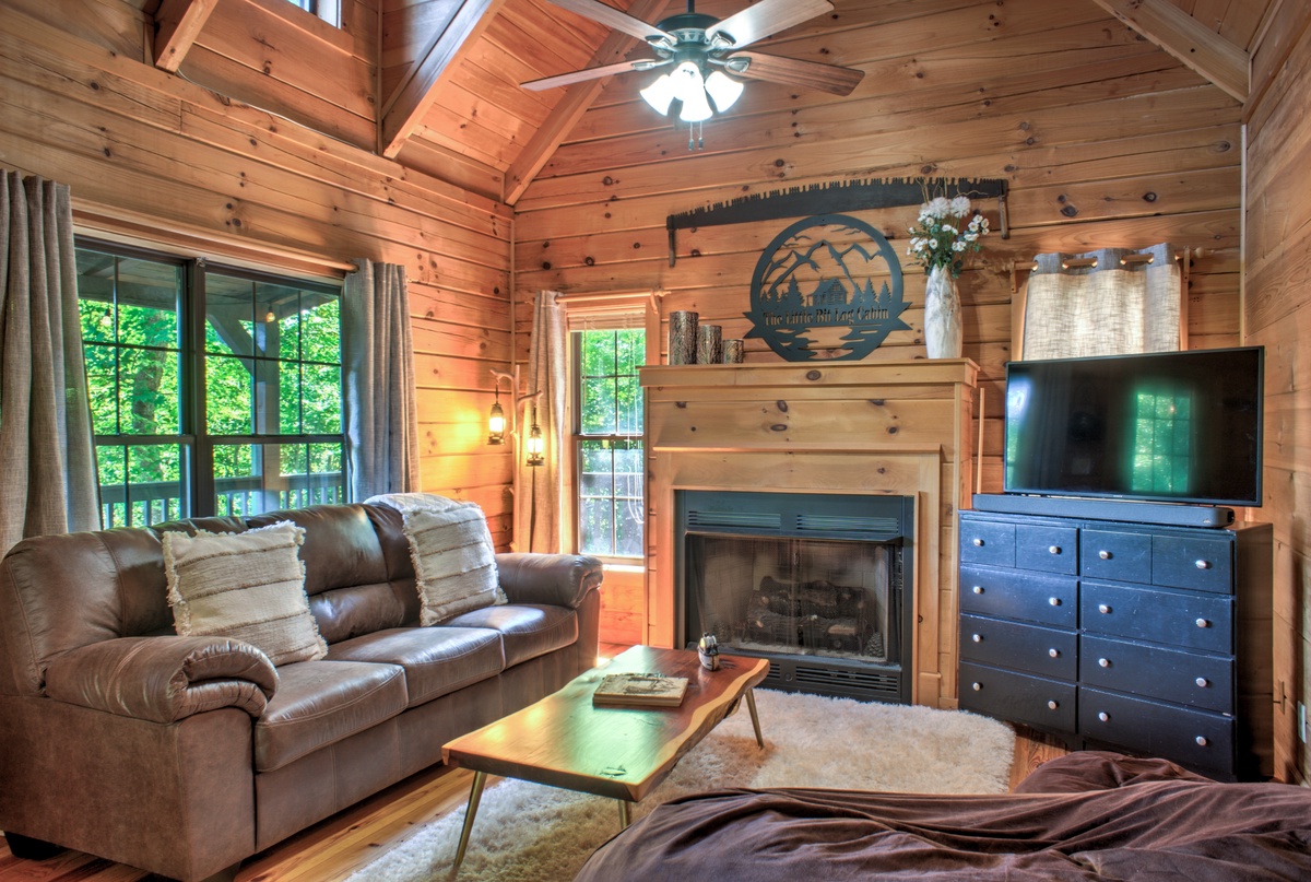 Main Level - Living Area w/Smart TV & Gas Fireplace